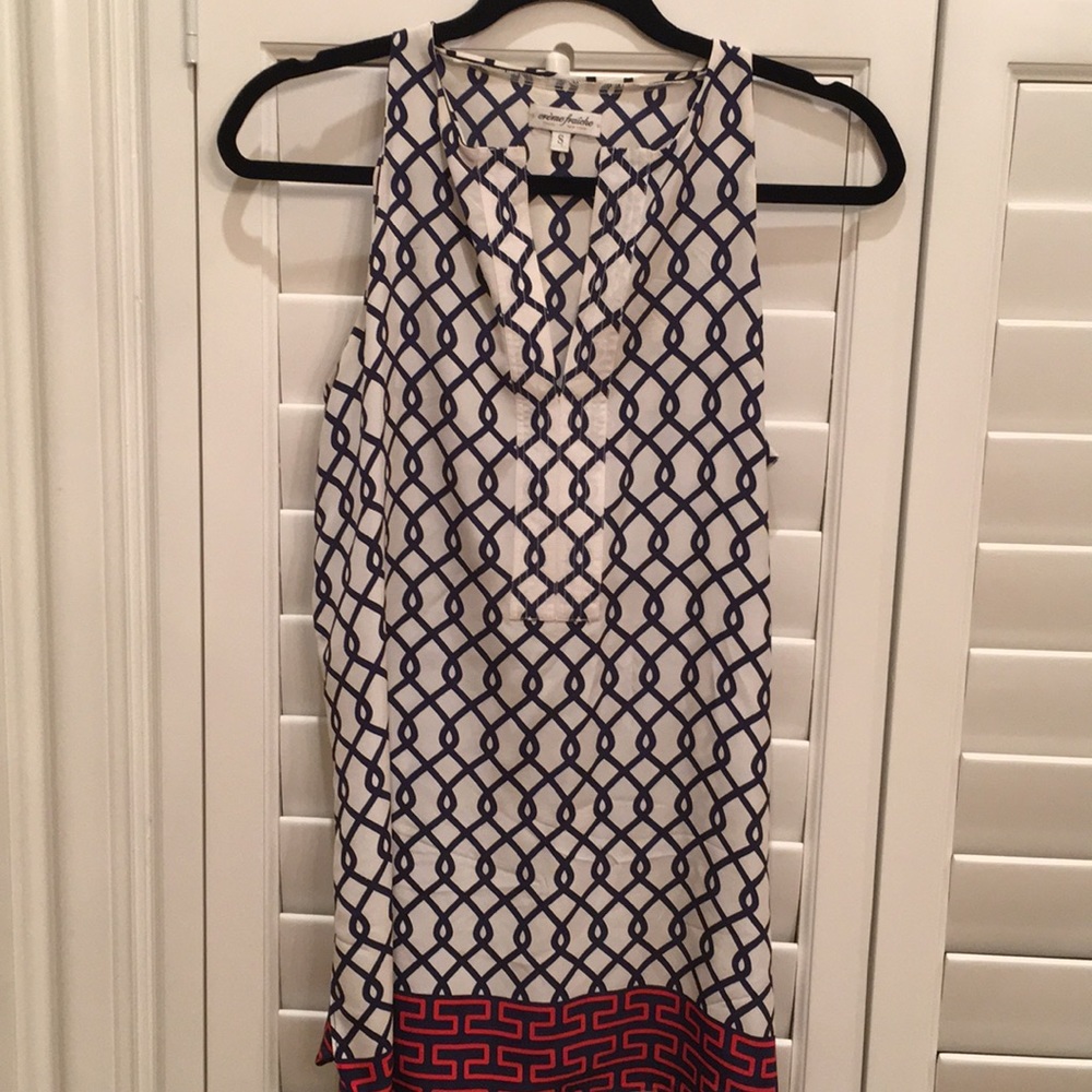 Silky sleeveless patterned tunic